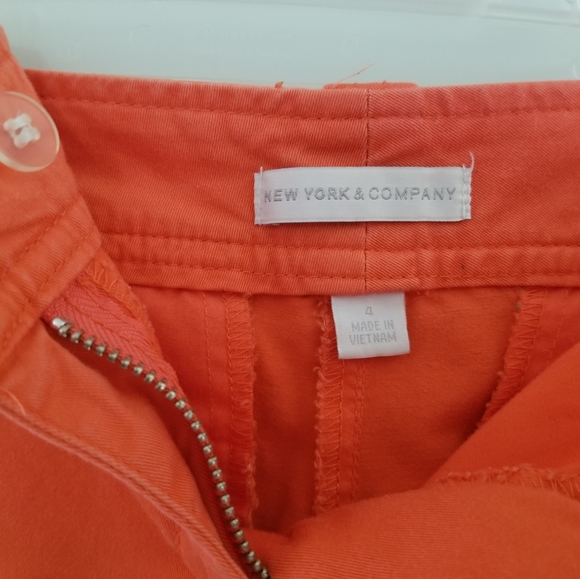 Fun orange shorts - Picture 2 of 4